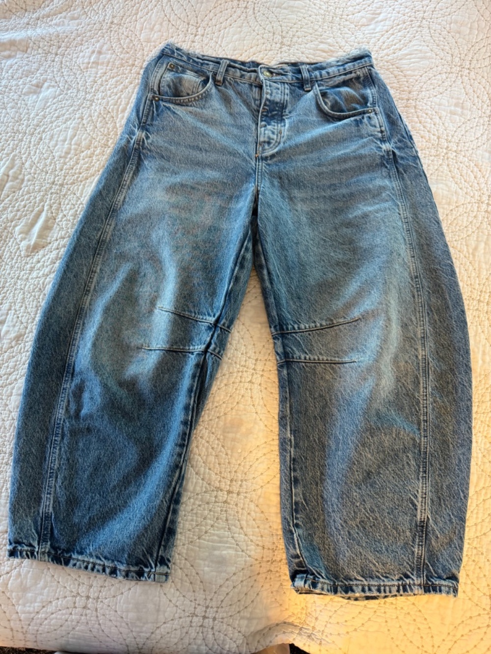 We The Free Mid Rise Barrel Jeans. Size 29 - Picture 4 of 5